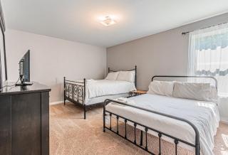Luxury 5BR Dallas Retreat with Business Amenities - Perfect for Business Travelers, Families & Groups - Dallas - 3