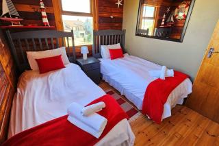 The Quaint Log House Die Houthuis - St Helena Bay - 9