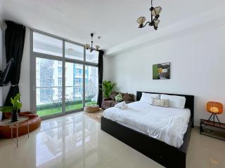 First Line Canal View Studio with Balcony MAX 4 Pax - Dubai - 8