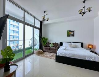First Line Canal View Studio with Balcony MAX 4 Pax - Dubai - 4