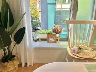 Moment Stay, Airport Railroad, Hongik University Station 1 stop , Seoul travel - 8