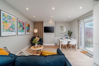 Edgeware Home 4 Bedroom House-Free Parking - Edgware - 0