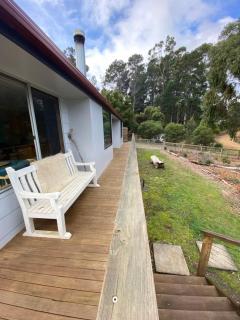 Fully fenced, wrap around decks, water on 3 sides - Lunawanna - 3