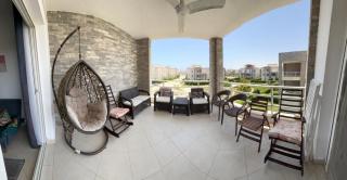 Amwaj Chalet with roof 2bedroom شاليه فاخر مكيف برووف في امواج الساحل الشمالي - El Alamein - 4