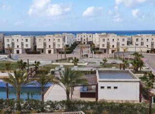 Amwaj Chalet with roof 2bedroom شاليه فاخر مكيف برووف في امواج الساحل الشمالي - El Alamein - 9