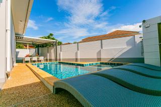 "Smooth as Silk" Gorgeous 3-Bedroom Pool Villa, Just a Stone's Throw from the Beach! - Ban Khlong Haeng - 3