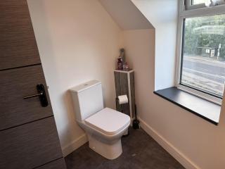 City Apartment Sleeps 5 with Parking - 5