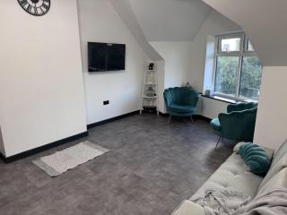City Apartment Sleeps 5 with Parking - 0