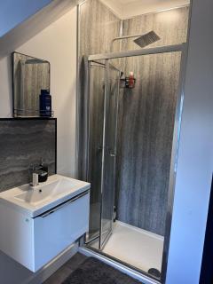 City Apartment Sleeps 5 with Parking - 4