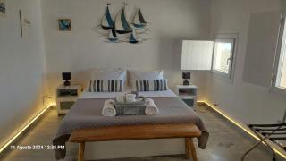 Ricardo by the sea - Parikia - 1