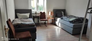 Monteurwohnung bei Würzburg bis 6 Personen mit gratis Parklätzen und Grill und WLAN 3x Schlafzimmer und Grill - Veitshöchheim - 1