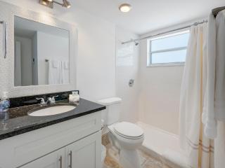 2BR Near The Beach !Walk 2 Everything! - West Palm Beach - 1