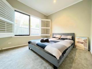 StayAU Prestigious Quiet Holiday Villa - 6