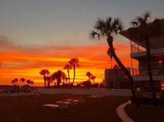 Tropic Terrace Suite #5 - Beachfront Resort - St Pete Beach - 0