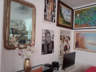 Sofabed -shared apartment -Fashion&Music 15 min to Center Ladies only - 6