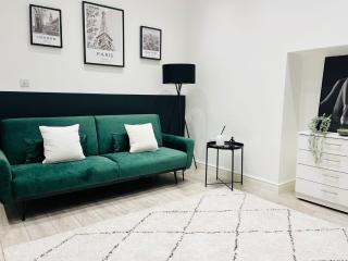 Modern Ealing Broadway Apt - Cozy Comfy & Well-Equipped - Ealing - 8