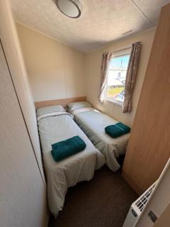 Sandy Toes & Cozy Night, Sleep 8 - Heacham - 4