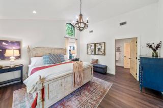 Lakefront Cottage- late summer price decrease! - 2