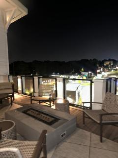 Monochrome Manor - 1