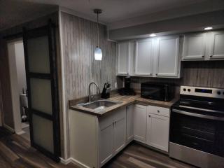 Cozy spot near Lake Winnie! - 9