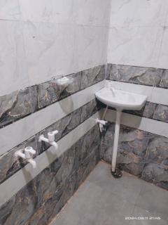Shree Siddhi Vinayak Hotel & Restaurant - Bargi - 1