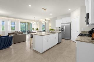 6 Bedrooms 5 Bathrooms Solterra 7611 Ol - 2