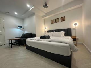 The White Den Sukhumvit 44 - Bangkok - 2
