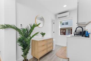Sleek and Cozy Studio l Freshly Renovated - West Palm Beach - 2