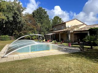 Piscine, verdure et tranquillité vive la campagne! - - 0
