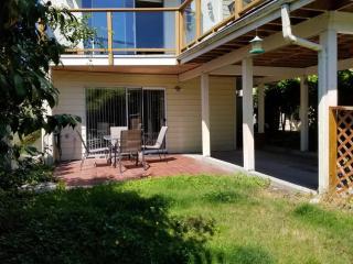 Bright 2 BR, Great Location - West Vancouver - 4