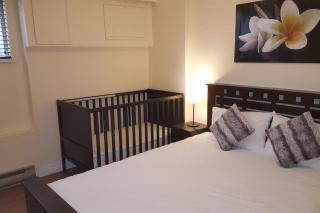 Bright 2 BR, Great Location - West Vancouver - 3