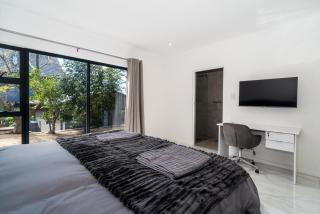 Hout Bay Gem - Elise Way - 8