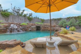 West End Lodge Resort Style Pool! - Fredericksburg - 9