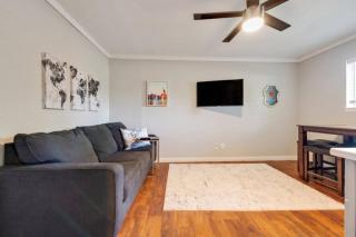 Peaceful Ultra Modern Convenience at CC's Crib - Austin - 4