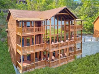 Million Views Theater Hot Tub Game Room - Gatlinburg - 0