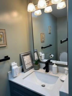Kerry's Kozy Nest - Brampton - 7