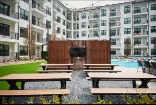 Monochrome Manor - 5