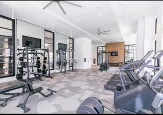 Monochrome Manor - 8