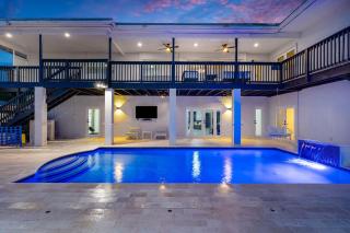 Luxury Escape- Pool, Hot Tub, Gym and More! villa - Cutler Bay - 9