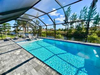 Villa Waterlily - 5 bedroom pool home waterfront - Cape Coral - 0