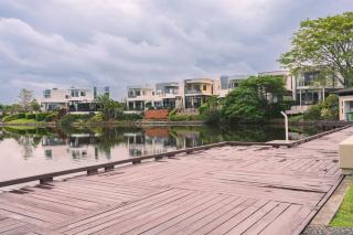 Lux Lakeside Apt - Gold Coast - 4