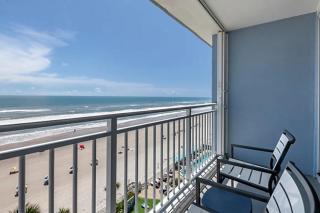 Enjoy Daytona Beach in this 1BD resort condo with resort amenities - 1