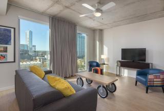 See all Austin has to offer in this Studio Apt with pool and gym onsite - Austin - 2