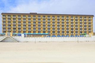 Hear the Atlantic waves in this Studio resort apt in Ormond Beach with vacation amenities - 0