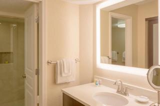 Enjoy the sands of the Atlantic in this tropical 2BD condo with resort amenities for family - Ormond Beach - 2