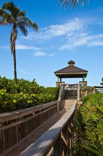 Spectacular 2BD vacation condo in pristine Treasure cove resort amenities, pools, games, ping pong - Jensen Beach - 4
