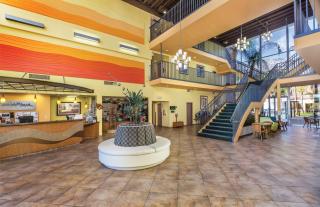 See Palm Springs and relax in this 1BD condo with resort amenities including pool or hot tub - Palm Springs - 4
