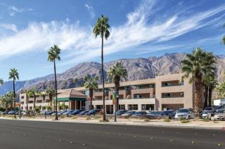 See Palm Springs and relax in this 1BD condo with resort amenities including pool or hot tub - Palm Springs - 0