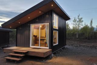 Pilot Lodge - Cozy Cabin on Private Airstrip - 9