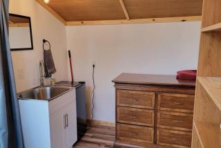 Pilot Lodge - Cozy Cabin on Private Airstrip - 1